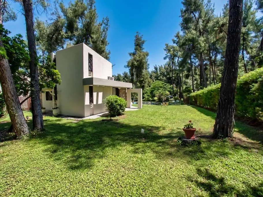 Sani Villa Lili 7 اليونان