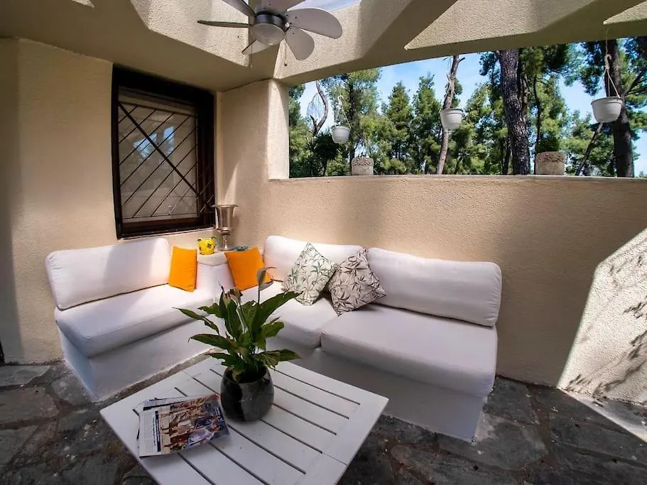 Sani Villa Lili 7 اليونان