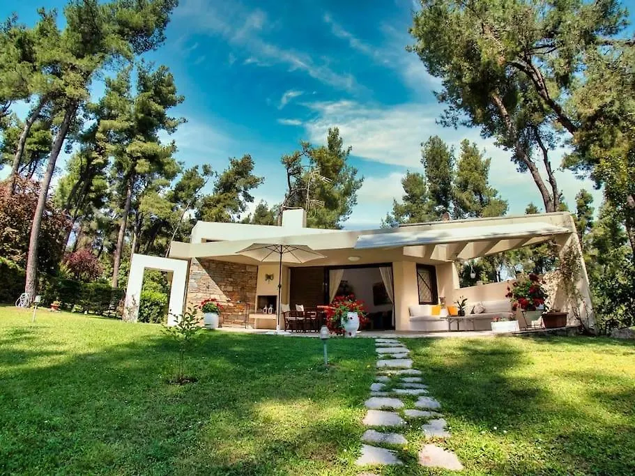Sani Villa Lili 7 اليونان